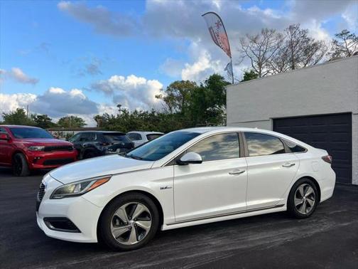 2017 Hyundai SONATA Hybrid Limited