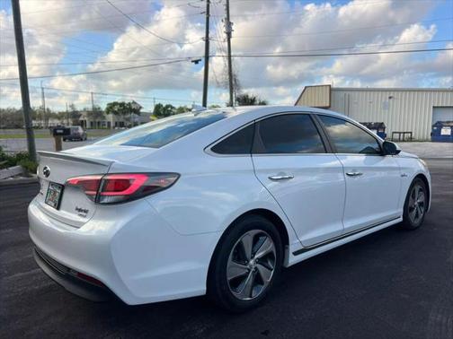 2017 Hyundai SONATA Hybrid Limited
