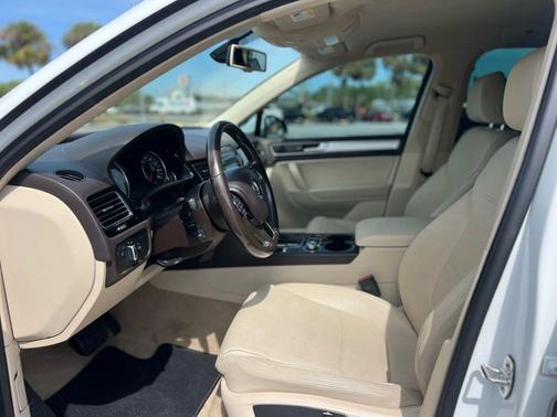 2015 Volkswagen Touareg V6 Sport