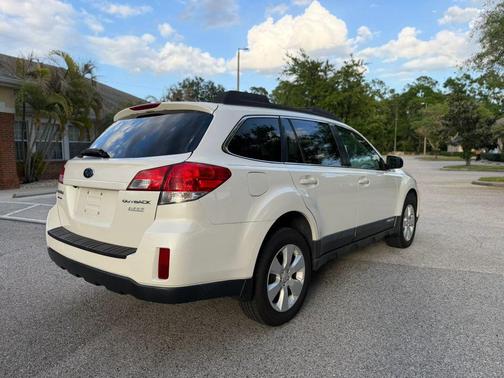 Satin White Pearl 2011 Subaru Outback 2.5 i Limited