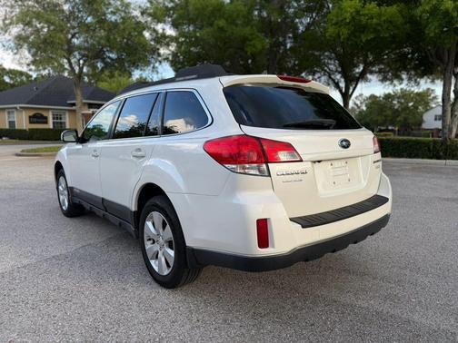 Satin White Pearl 2011 Subaru Outback 2.5 i Limited