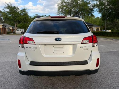 Satin White Pearl 2011 Subaru Outback 2.5 i Limited