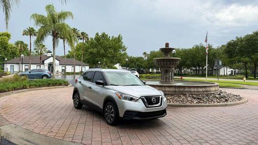 Brilliant Silver 2018 Nissan Kicks S
