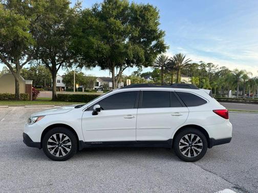 Crystal White Pearl 2016 Subaru Outback 3.6R Limited