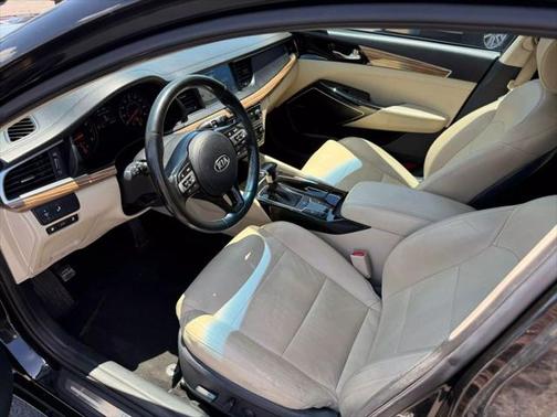 2017 Kia Cadenza Premium