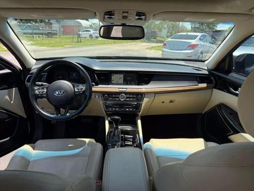 2017 Kia Cadenza Premium