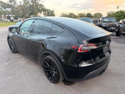 2022 Tesla Model Y Long Range Dual Motor All-Wheel Drive