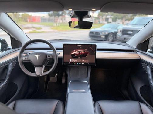 2022 Tesla Model Y Long Range Dual Motor All-Wheel Drive