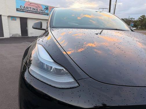 2022 Tesla Model Y Long Range Dual Motor All-Wheel Drive