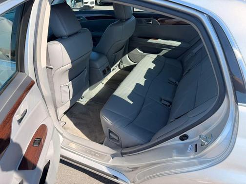 Classic Silver Metallic 2009 Toyota Avalon XL