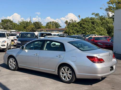 Classic Silver Metallic 2009 Toyota Avalon XL