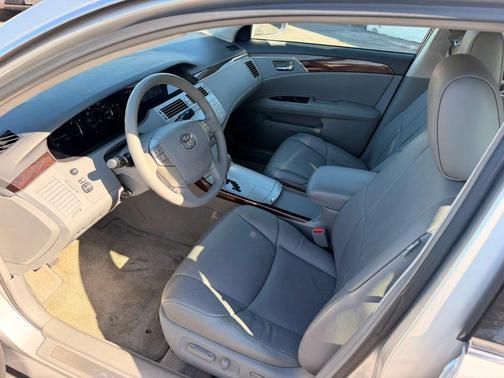 Classic Silver Metallic 2009 Toyota Avalon XL