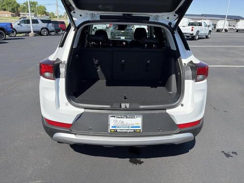 Summit White 2026 Chevrolet Trailblazer LT