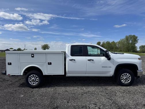 Summit White 2026 Chevrolet Silverado 2500 WT