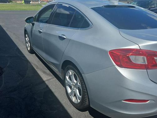 Silver Ice Metallic 2017 Chevrolet Cruze Premier