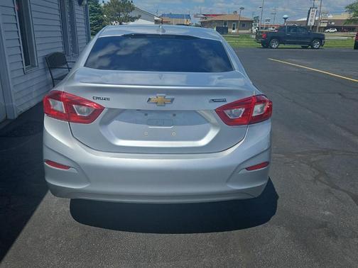 Silver Ice Metallic 2017 Chevrolet Cruze Premier
