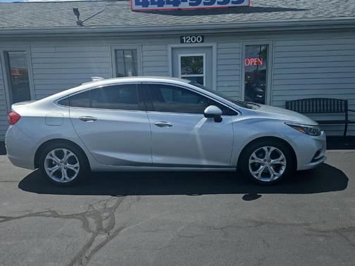 Silver Ice Metallic 2017 Chevrolet Cruze Premier