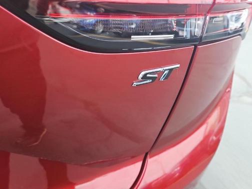 Cinnabar Metallic 2023 Buick Envision Preferred