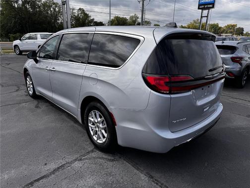 Silver Mist Clearcoat 2024 Chrysler Pacifica Touring-L