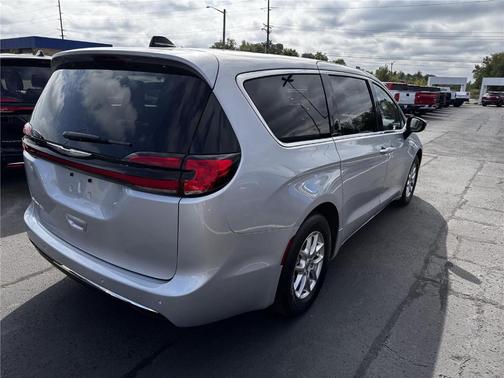 Silver Mist Clearcoat 2024 Chrysler Pacifica Touring-L