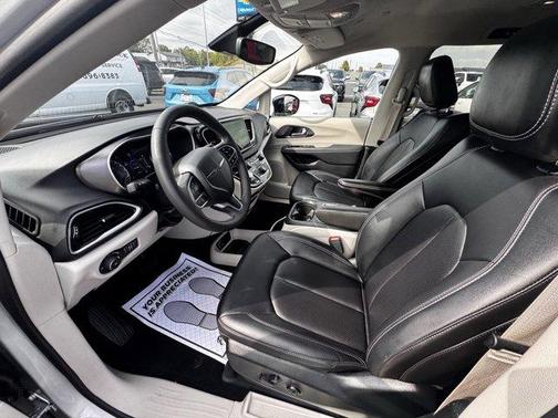 2024 Chrysler Pacifica Touring-L