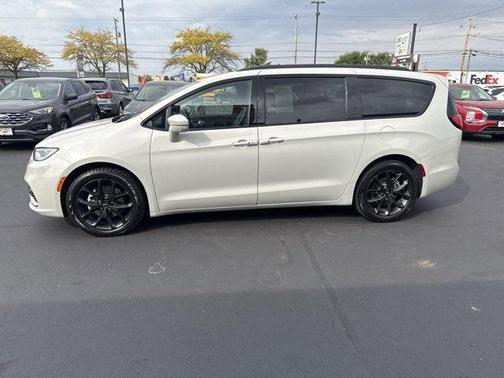 2021 Chrysler Pacifica Touring-L