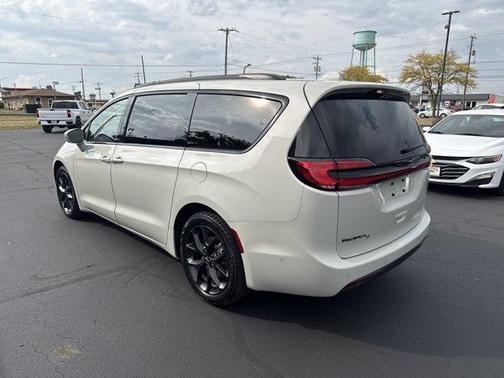 2021 Chrysler Pacifica Touring-L