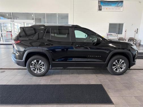 Mosaic Black Metallic 2026 Chevrolet Equinox LT