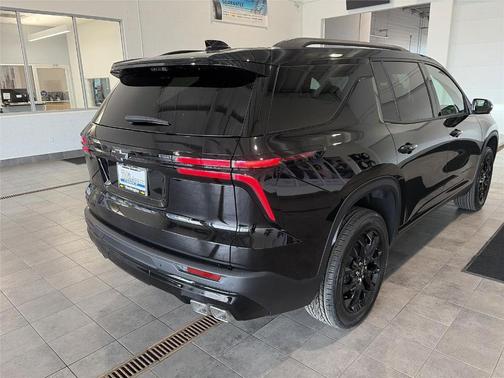Mosaic Black Metallic 2026 Chevrolet Traverse LT