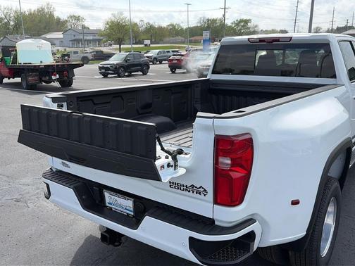 Summit White 2026 Chevrolet Silverado 3500 High Country