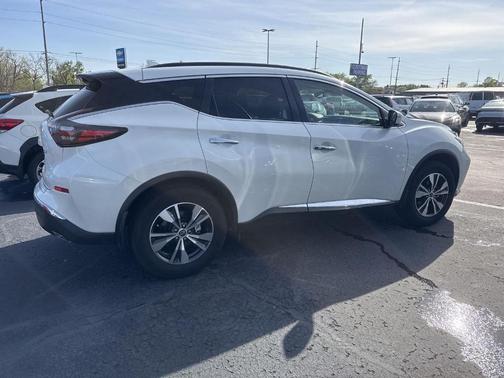 White 2024 Nissan Murano SV