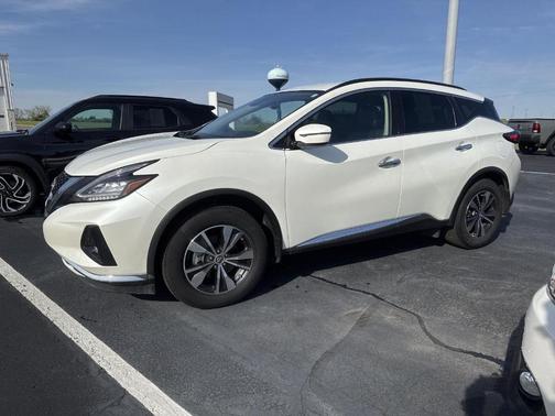 White 2024 Nissan Murano SV