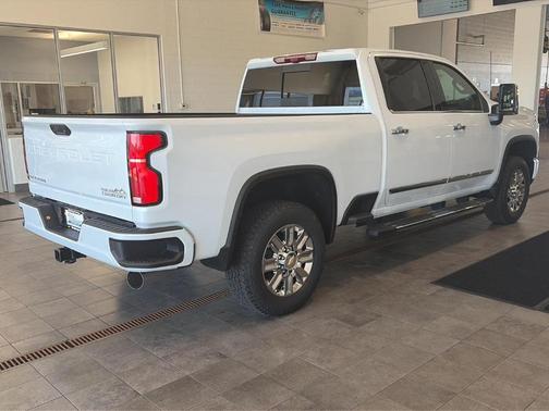 Polar White 2026 Chevrolet Silverado 2500 High Country