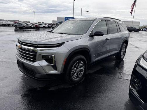 2025 Chevrolet Traverse LT