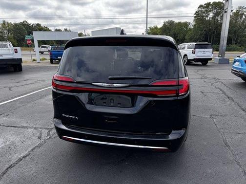 2024 Chrysler Pacifica Touring-L