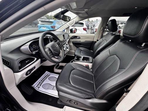 2024 Chrysler Pacifica Touring-L