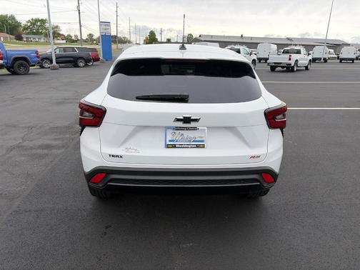 Summit White 2026 Chevrolet Trax 1RS