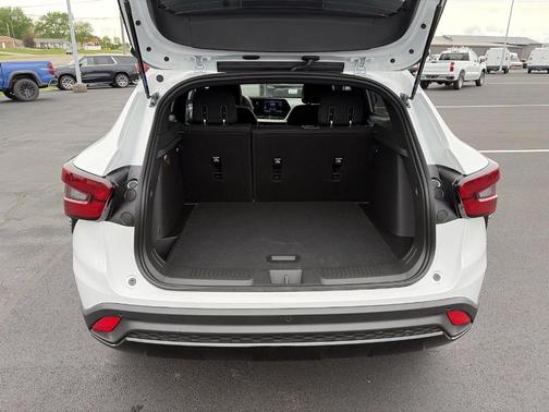 Summit White 2026 Chevrolet Trax 1RS