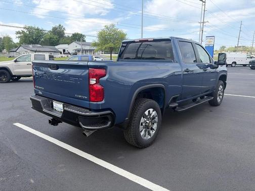Lakeshore Blue Metallic 2026 Chevrolet Silverado 2500 Custom
