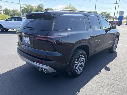 Mosaic Black Metallic 2026 Chevrolet Traverse LT