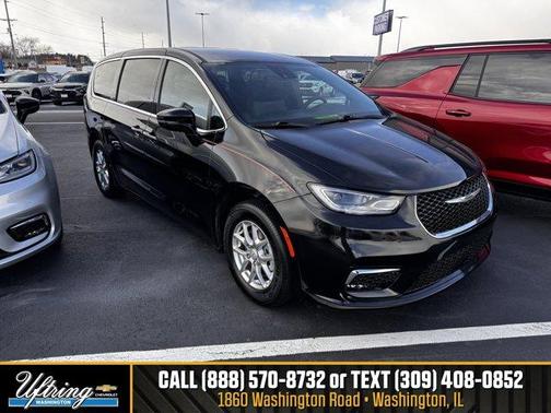 2025 Chrysler Pacifica Select