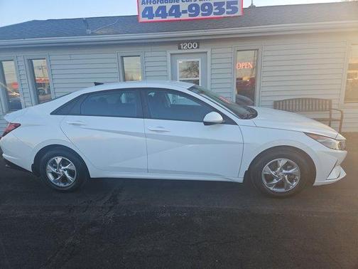 2023 Hyundai ELANTRA SE