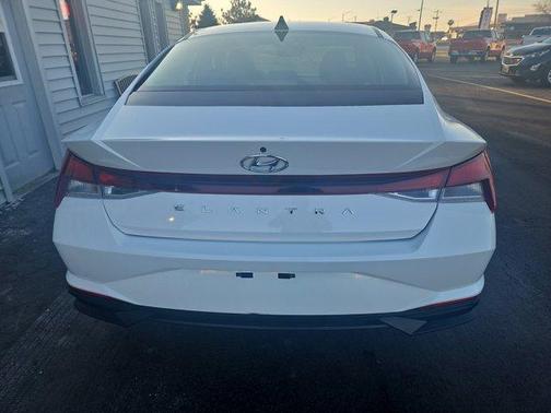 2023 Hyundai ELANTRA SE