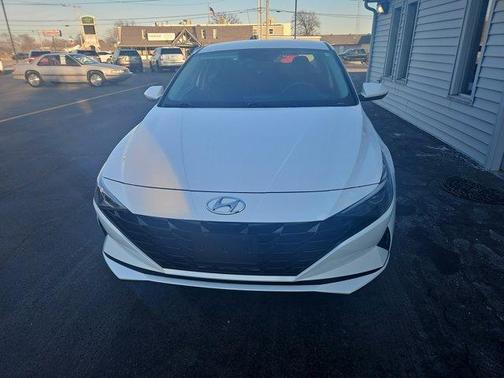 2023 Hyundai ELANTRA SE