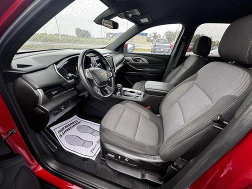 2022 Chevrolet Traverse LT Cloth