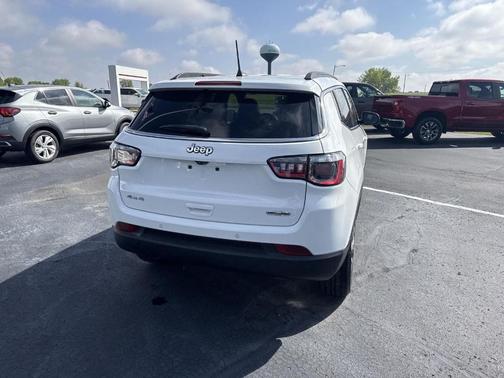 Bright White Clearcoat 2023 Jeep Compass Latitude Lux