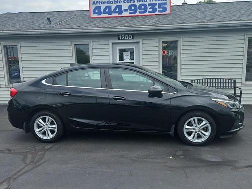 Mosaic Black Metallic 2018 Chevrolet Cruze LT