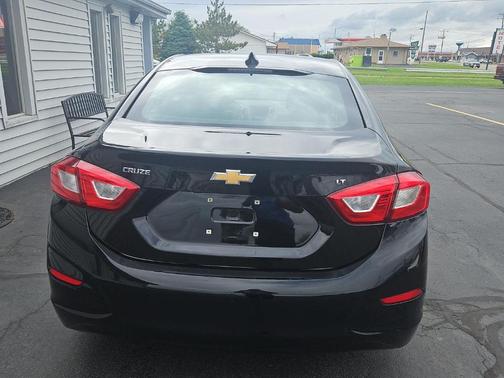 Mosaic Black Metallic 2018 Chevrolet Cruze LT