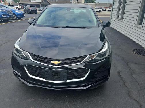 Mosaic Black Metallic 2018 Chevrolet Cruze LT