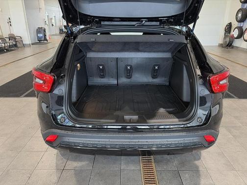 Mosaic Black Metallic 2026 Chevrolet Trax 2RS